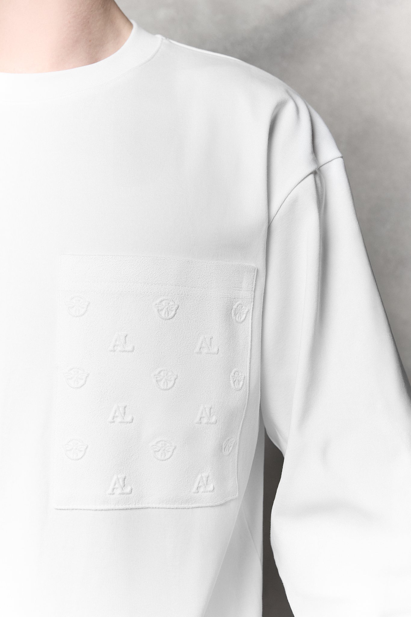 Observer Longsleeve Off White